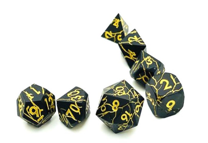 Cracked Design Black with Gold Metal Dice
